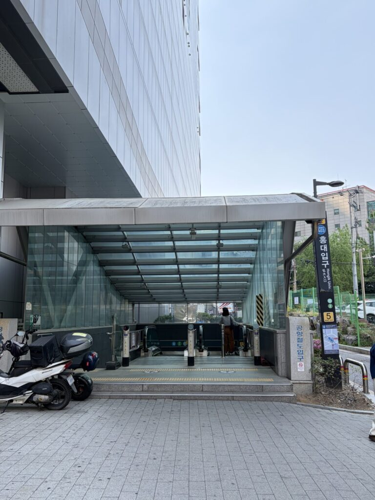 Staying at Holiday Inn Express Seoul Hongdae Near AREX hongdae station