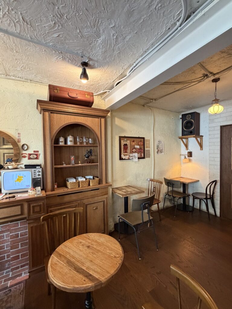 Cozy Hidden Café in Hongdae, Seoul | Malic Coffee hongdae vintage cafe