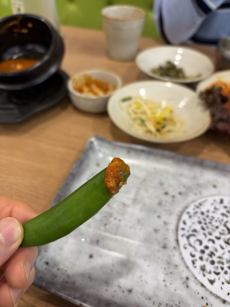 Traditional Korean Ssambap Near Hongdae | Yeonnam-dong Review How Koreans eat ssambap with fresh vegetables