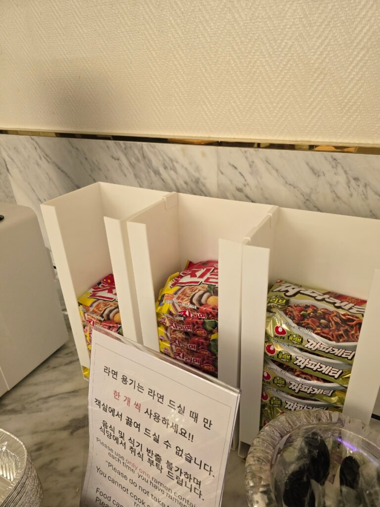 Affordable Hotel Near Banghak Station: Hotel Bay 204 Review Han River ramen station