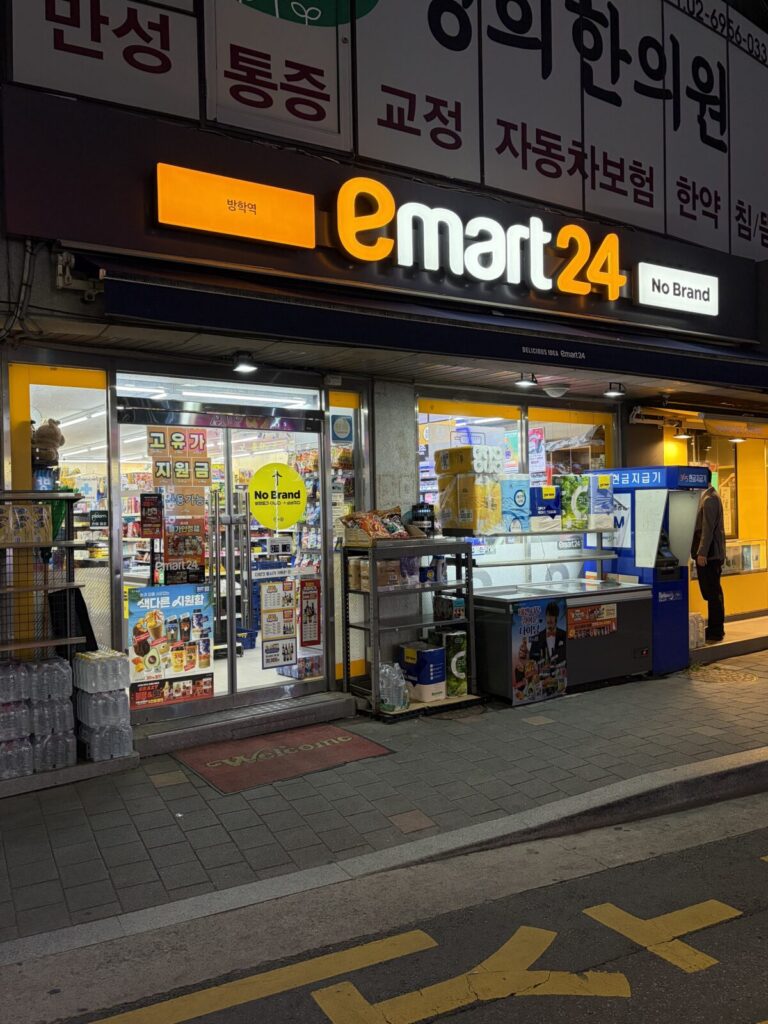 Affordable Hotel Near Banghak Station: Hotel Bay 204 Review emart24